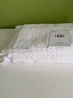 UGG Bath Towels Fringed Textured White
